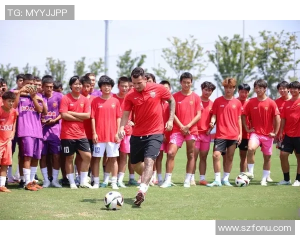 《中国足球球星绯闻风波揭秘：爱情与职业的碰撞》